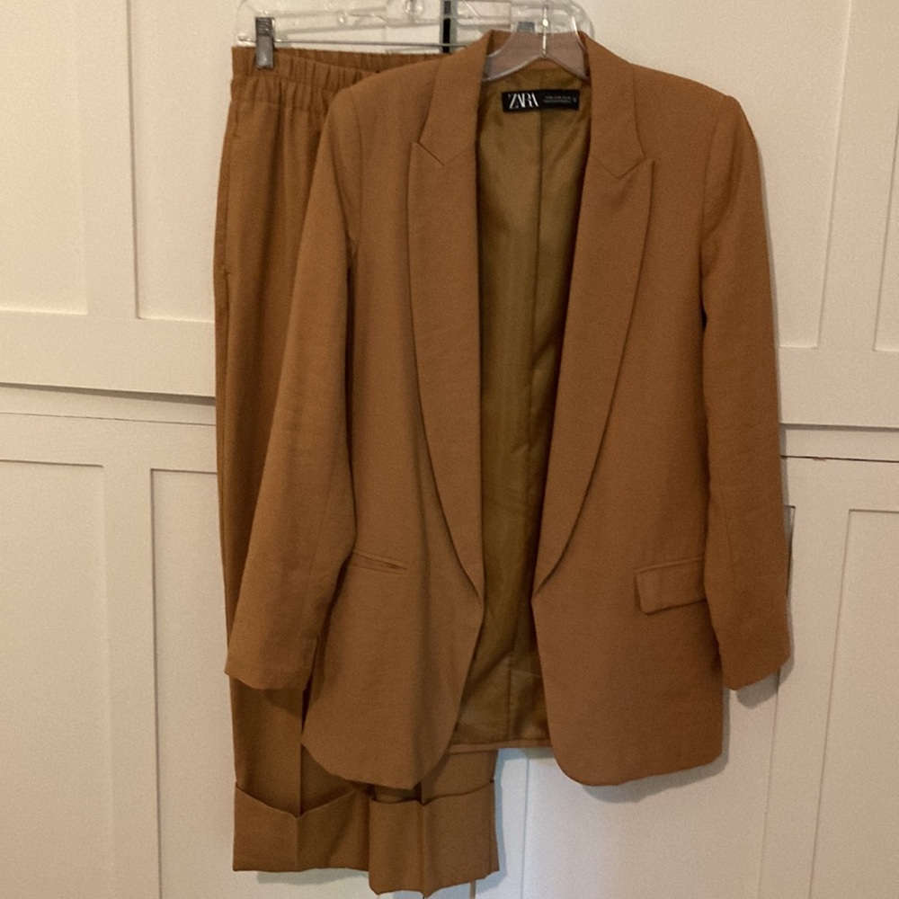Zara Cropped Pants size S and matching jacket size XS, pant brand nwot.